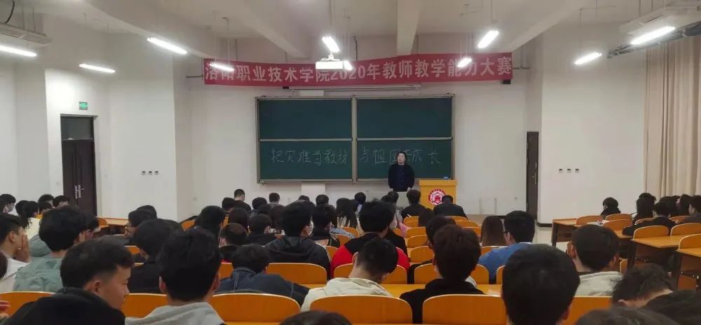 会议室里的人们描述已自动生成