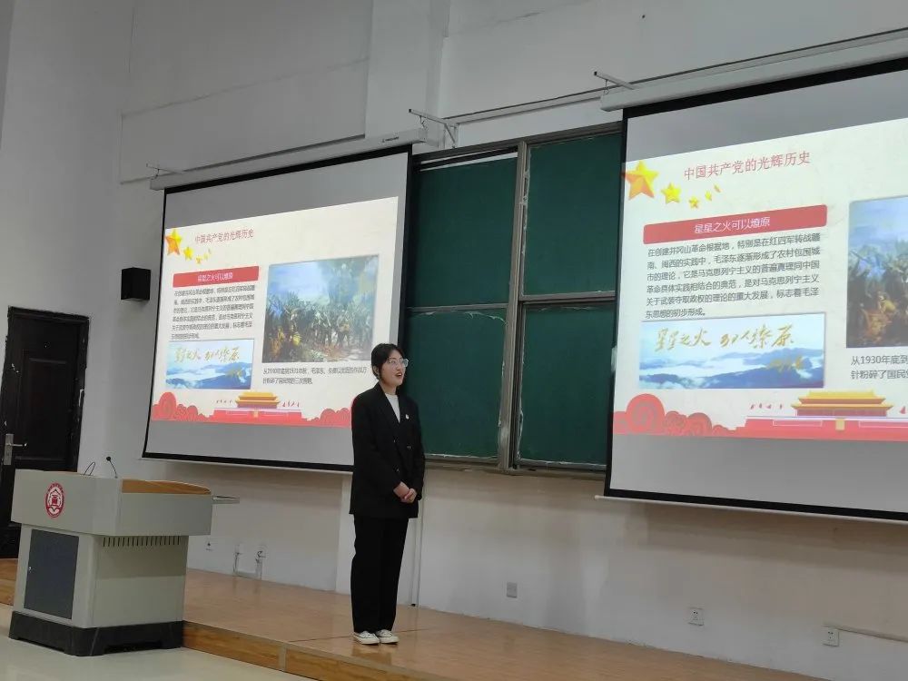 男人站在电视前中度可信度描述已自动生成